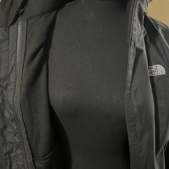 The North Face Jacket with a removable fleece liner inside. - Picture 3 of 3